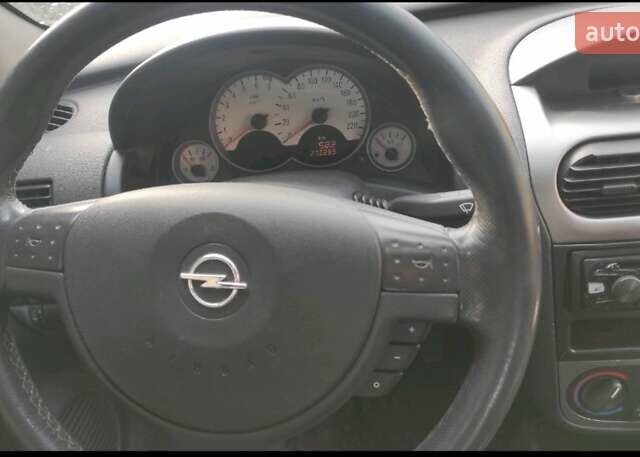 Серый Опель Корса, объемом двигателя 1.2 л и пробегом 274 тыс. км за 2895 $, фото 2 на Automoto.ua