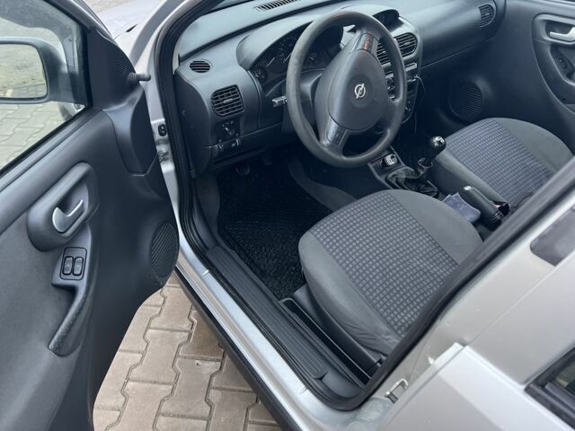 Серый Опель Корса, объемом двигателя 1.2 л и пробегом 195 тыс. км за 3200 $, фото 8 на Automoto.ua