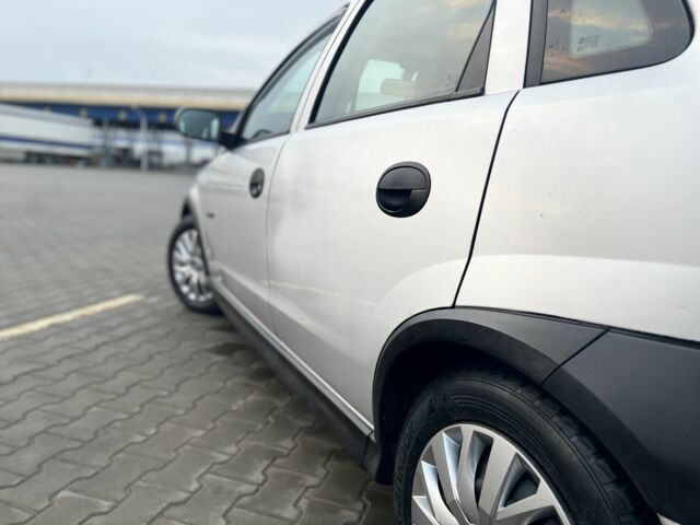 Серый Опель Корса, объемом двигателя 1.2 л и пробегом 195 тыс. км за 3200 $, фото 5 на Automoto.ua