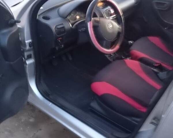 Сірий Опель Корса, об'ємом двигуна 1 л та пробігом 258 тис. км за 3000 $, фото 6 на Automoto.ua