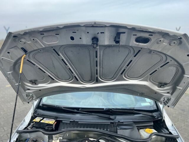 Серый Опель Корса, объемом двигателя 1.2 л и пробегом 195 тыс. км за 3200 $, фото 13 на Automoto.ua