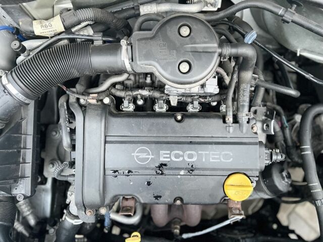 Серый Опель Корса, объемом двигателя 1.2 л и пробегом 195 тыс. км за 3200 $, фото 12 на Automoto.ua