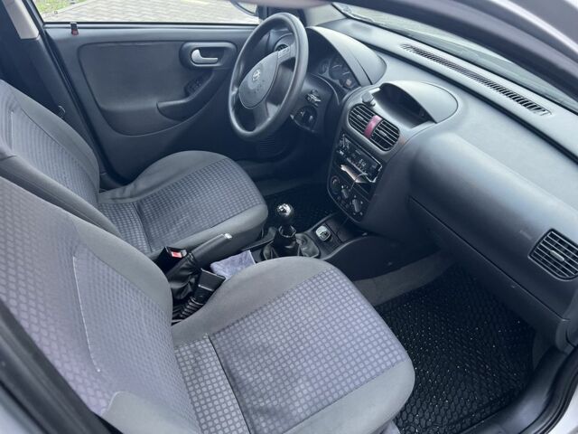 Серый Опель Корса, объемом двигателя 1.2 л и пробегом 195 тыс. км за 3200 $, фото 7 на Automoto.ua