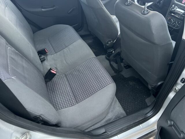 Серый Опель Корса, объемом двигателя 1.2 л и пробегом 195 тыс. км за 3200 $, фото 9 на Automoto.ua