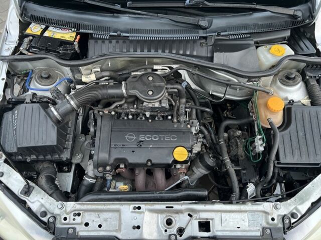 Серый Опель Корса, объемом двигателя 1.2 л и пробегом 195 тыс. км за 3200 $, фото 11 на Automoto.ua