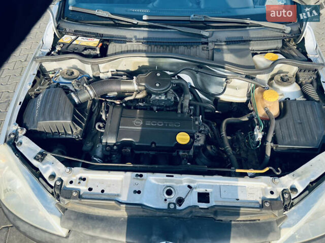 Серый Опель Корса, объемом двигателя 1.2 л и пробегом 194 тыс. км за 3600 $, фото 7 на Automoto.ua