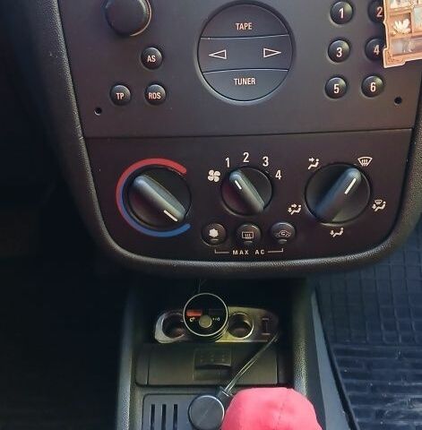 Серый Опель Корса, объемом двигателя 1.2 л и пробегом 163 тыс. км за 3500 $, фото 3 на Automoto.ua