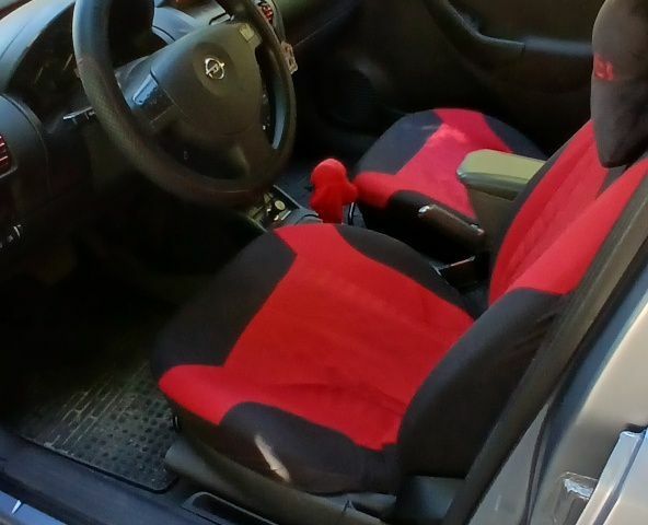 Серый Опель Корса, объемом двигателя 1.2 л и пробегом 163 тыс. км за 3500 $, фото 6 на Automoto.ua