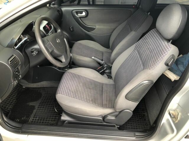 Серый Опель Корса, объемом двигателя 1.2 л и пробегом 170 тыс. км за 2600 $, фото 2 на Automoto.ua