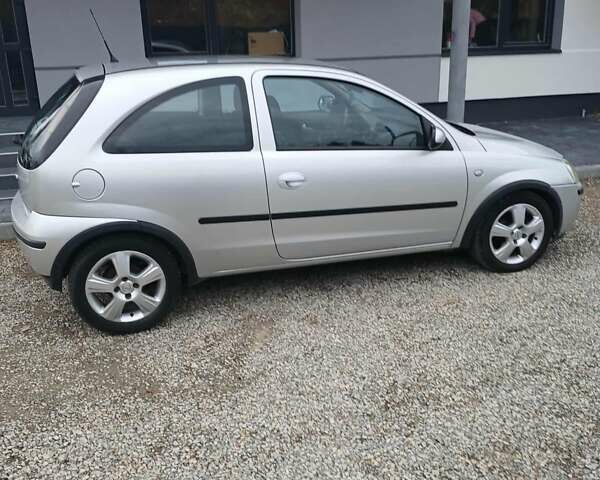 Серый Опель Корса, объемом двигателя 1.2 л и пробегом 245 тыс. км за 3500 $, фото 2 на Automoto.ua