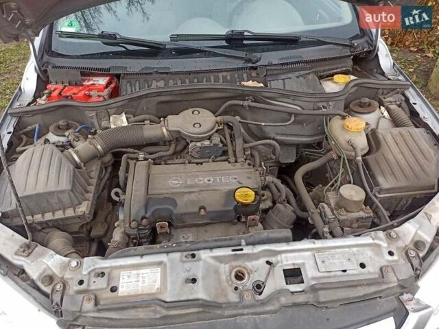 Серый Опель Корса, объемом двигателя 1.2 л и пробегом 214 тыс. км за 2700 $, фото 5 на Automoto.ua