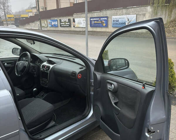 Серый Опель Корса, объемом двигателя 1 л и пробегом 137 тыс. км за 3600 $, фото 5 на Automoto.ua