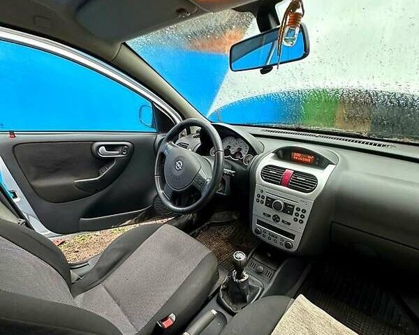 Сірий Опель Корса, об'ємом двигуна 1.2 л та пробігом 190 тис. км за 3120 $, фото 6 на Automoto.ua