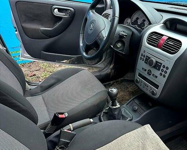 Сірий Опель Корса, об'ємом двигуна 1.2 л та пробігом 190 тис. км за 3120 $, фото 8 на Automoto.ua