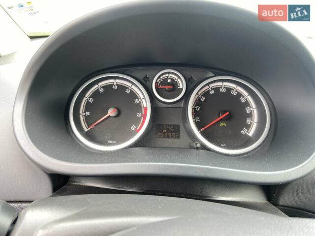 Сірий Опель Корса, об'ємом двигуна 1.23 л та пробігом 250 тис. км за 3800 $, фото 6 на Automoto.ua