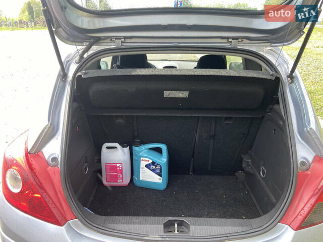 Сірий Опель Корса, об'ємом двигуна 1.23 л та пробігом 250 тис. км за 3800 $, фото 4 на Automoto.ua