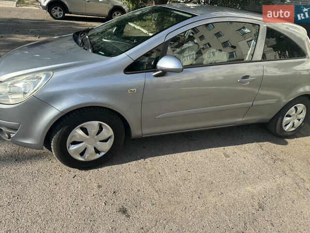 Серый Опель Корса, объемом двигателя 1.2 л и пробегом 217 тыс. км за 4200 $, фото 3 на Automoto.ua
