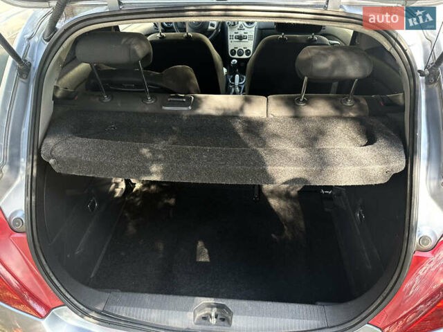 Серый Опель Корса, объемом двигателя 1.2 л и пробегом 217 тыс. км за 4200 $, фото 10 на Automoto.ua