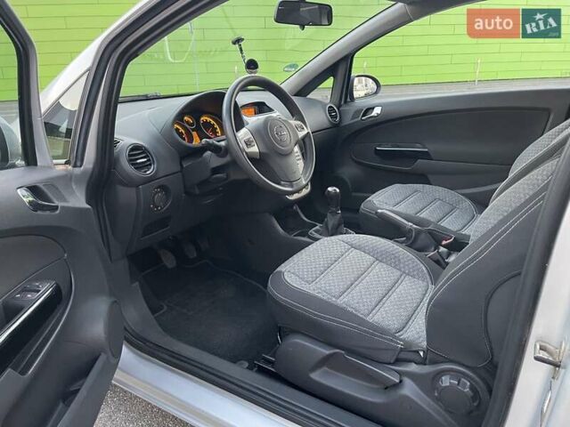 Серый Опель Корса, объемом двигателя 1.23 л и пробегом 39 тыс. км за 6500 $, фото 15 на Automoto.ua