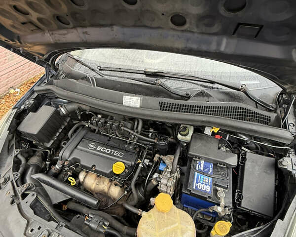 Сірий Опель Корса, об'ємом двигуна 1.23 л та пробігом 230 тис. км за 3999 $, фото 9 на Automoto.ua