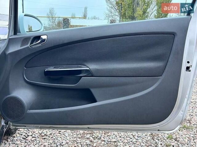 Серый Опель Корса, объемом двигателя 1.23 л и пробегом 375 тыс. км за 3200 $, фото 20 на Automoto.ua