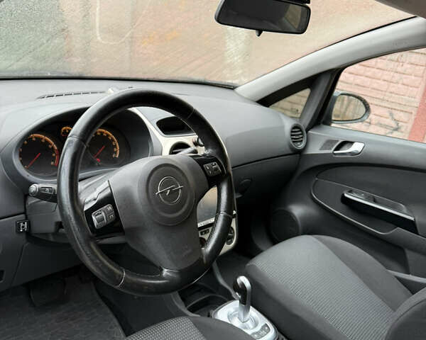 Сірий Опель Корса, об'ємом двигуна 1.23 л та пробігом 230 тис. км за 3999 $, фото 6 на Automoto.ua