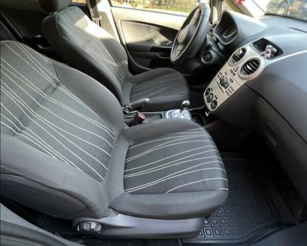 Серый Опель Корса, объемом двигателя 1.2 л и пробегом 196 тыс. км за 5400 $, фото 9 на Automoto.ua