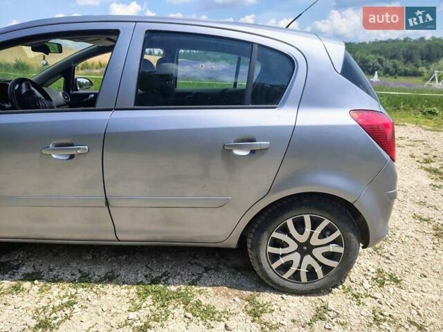 Серый Опель Корса, объемом двигателя 1.3 л и пробегом 241 тыс. км за 4300 $, фото 3 на Automoto.ua