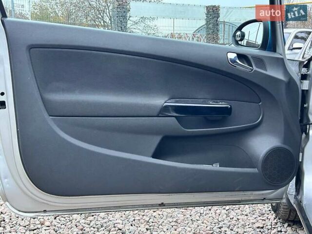 Серый Опель Корса, объемом двигателя 1.23 л и пробегом 375 тыс. км за 3200 $, фото 11 на Automoto.ua