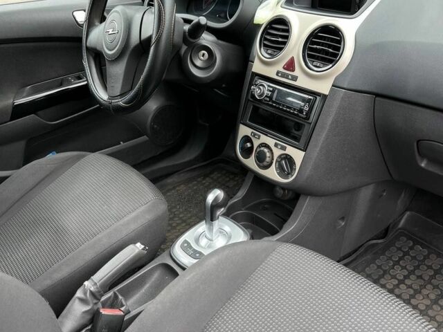 Серый Опель Корса, объемом двигателя 1.2 л и пробегом 248 тыс. км за 4600 $, фото 5 на Automoto.ua