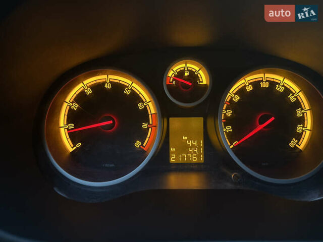 Серый Опель Корса, объемом двигателя 1.2 л и пробегом 217 тыс. км за 4200 $, фото 12 на Automoto.ua