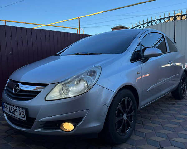 Сірий Опель Корса, об'ємом двигуна 1.36 л та пробігом 208 тис. км за 5200 $, фото 2 на Automoto.ua