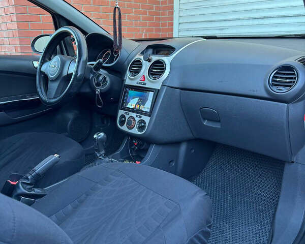 Сірий Опель Корса, об'ємом двигуна 1.36 л та пробігом 208 тис. км за 5200 $, фото 7 на Automoto.ua