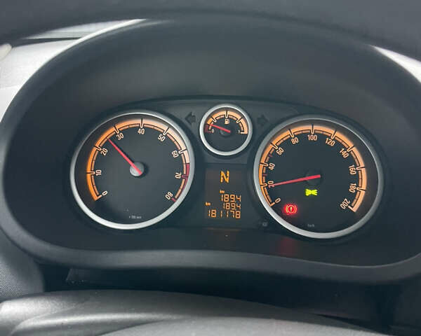 Серый Опель Корса, объемом двигателя 1.2 л и пробегом 180 тыс. км за 4350 $, фото 14 на Automoto.ua