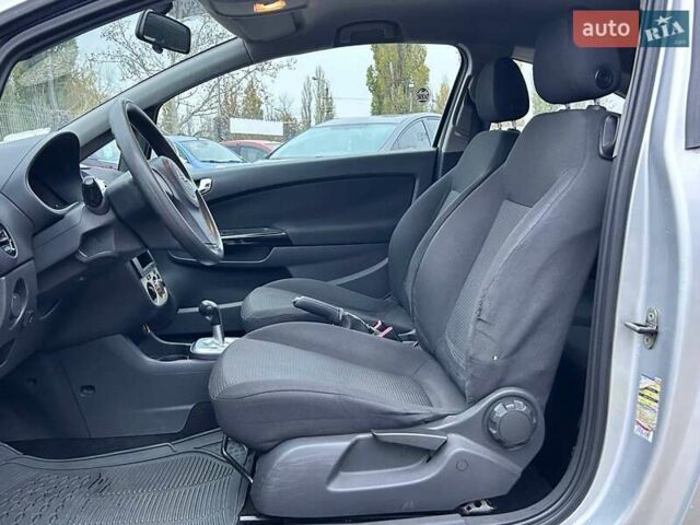 Серый Опель Корса, объемом двигателя 1.23 л и пробегом 375 тыс. км за 3200 $, фото 10 на Automoto.ua