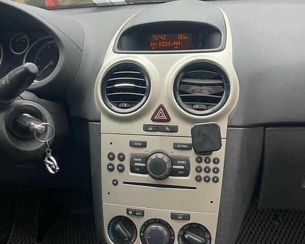 Сірий Опель Корса, об'ємом двигуна 1.23 л та пробігом 238 тис. км за 4900 $, фото 12 на Automoto.ua