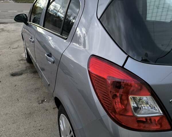 Серый Опель Корса, объемом двигателя 1.4 л и пробегом 211 тыс. км за 6750 $, фото 2 на Automoto.ua