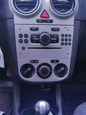 Серый Опель Корса, объемом двигателя 1.2 л и пробегом 196 тыс. км за 5400 $, фото 6 на Automoto.ua