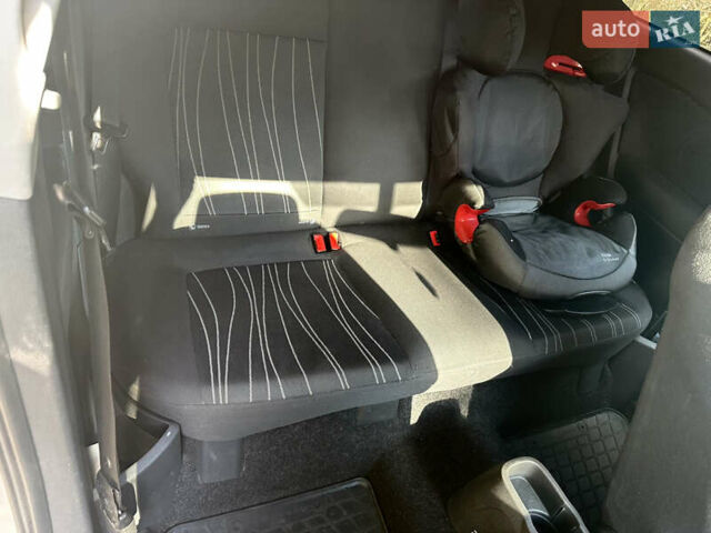 Серый Опель Корса, объемом двигателя 1.2 л и пробегом 217 тыс. км за 4200 $, фото 9 на Automoto.ua