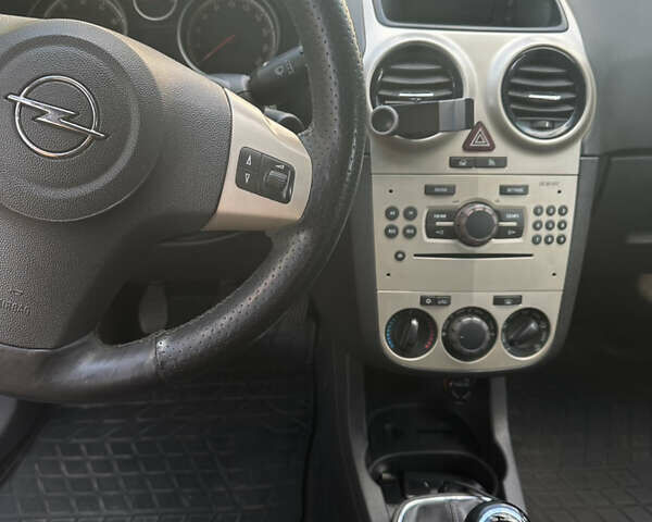 Серый Опель Корса, объемом двигателя 1.2 л и пробегом 217 тыс. км за 4200 $, фото 8 на Automoto.ua