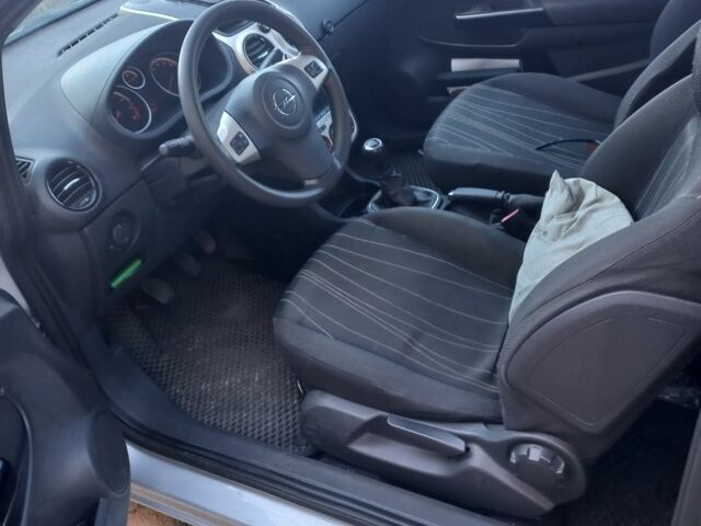 Серый Опель Корса, объемом двигателя 0 л и пробегом 224 тыс. км за 2200 $, фото 7 на Automoto.ua