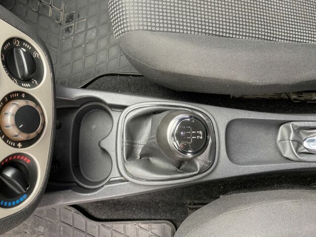 Серый Опель Корса, объемом двигателя 1 л и пробегом 220 тыс. км за 4000 $, фото 6 на Automoto.ua