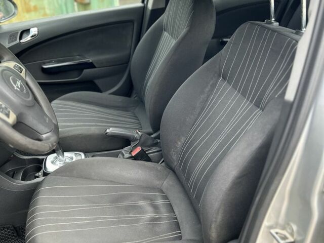 Серый Опель Корса, объемом двигателя 1.2 л и пробегом 97 тыс. км за 5000 $, фото 2 на Automoto.ua