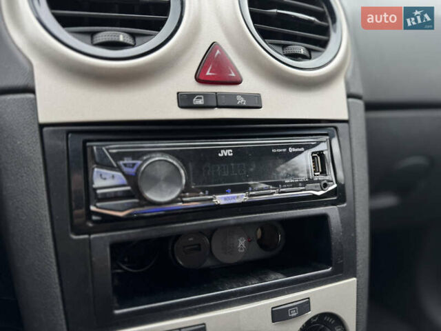 Сірий Опель Корса, об'ємом двигуна 1.23 л та пробігом 255 тис. км за 3900 $, фото 17 на Automoto.ua