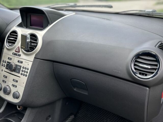 Серый Опель Корса, объемом двигателя 1.2 л и пробегом 97 тыс. км за 5000 $, фото 4 на Automoto.ua