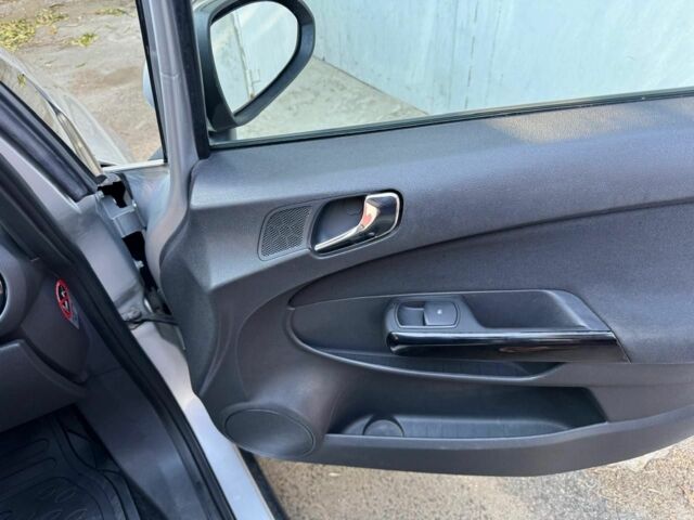 Серый Опель Корса, объемом двигателя 1 л и пробегом 303 тыс. км за 4100 $, фото 5 на Automoto.ua