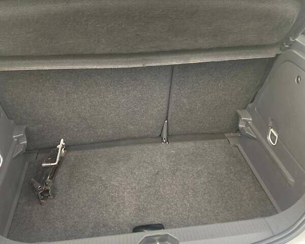 Серый Опель Корса, объемом двигателя 1 л и пробегом 130 тыс. км за 4200 $, фото 5 на Automoto.ua