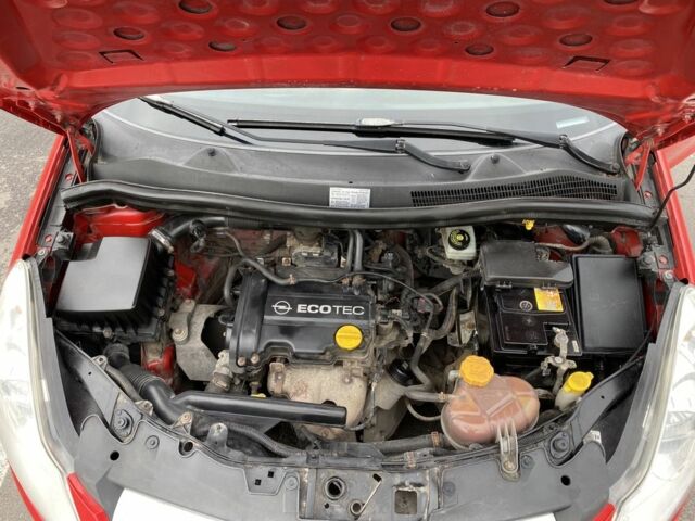 Серый Опель Корса, объемом двигателя 1 л и пробегом 220 тыс. км за 4000 $, фото 12 на Automoto.ua