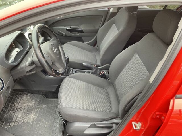 Серый Опель Корса, объемом двигателя 1 л и пробегом 220 тыс. км за 4000 $, фото 4 на Automoto.ua