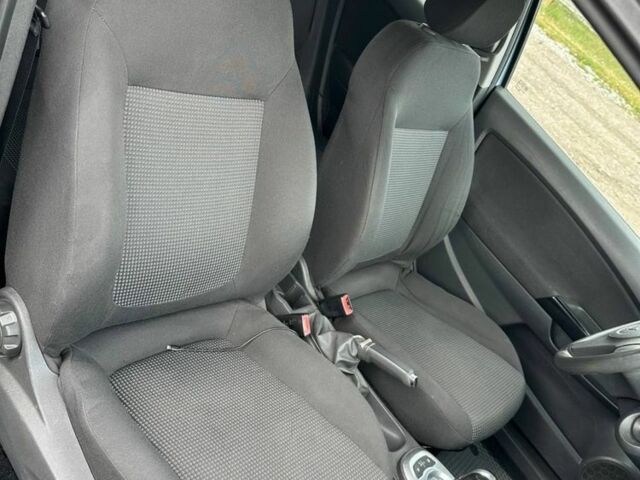 Серый Опель Корса, объемом двигателя 1.2 л и пробегом 198 тыс. км за 4200 $, фото 4 на Automoto.ua